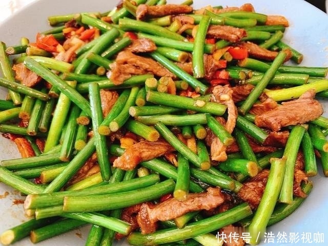  美味|家常牛肉菜谱，蒜苔炒牛肉，简单美味营养，适合夏天