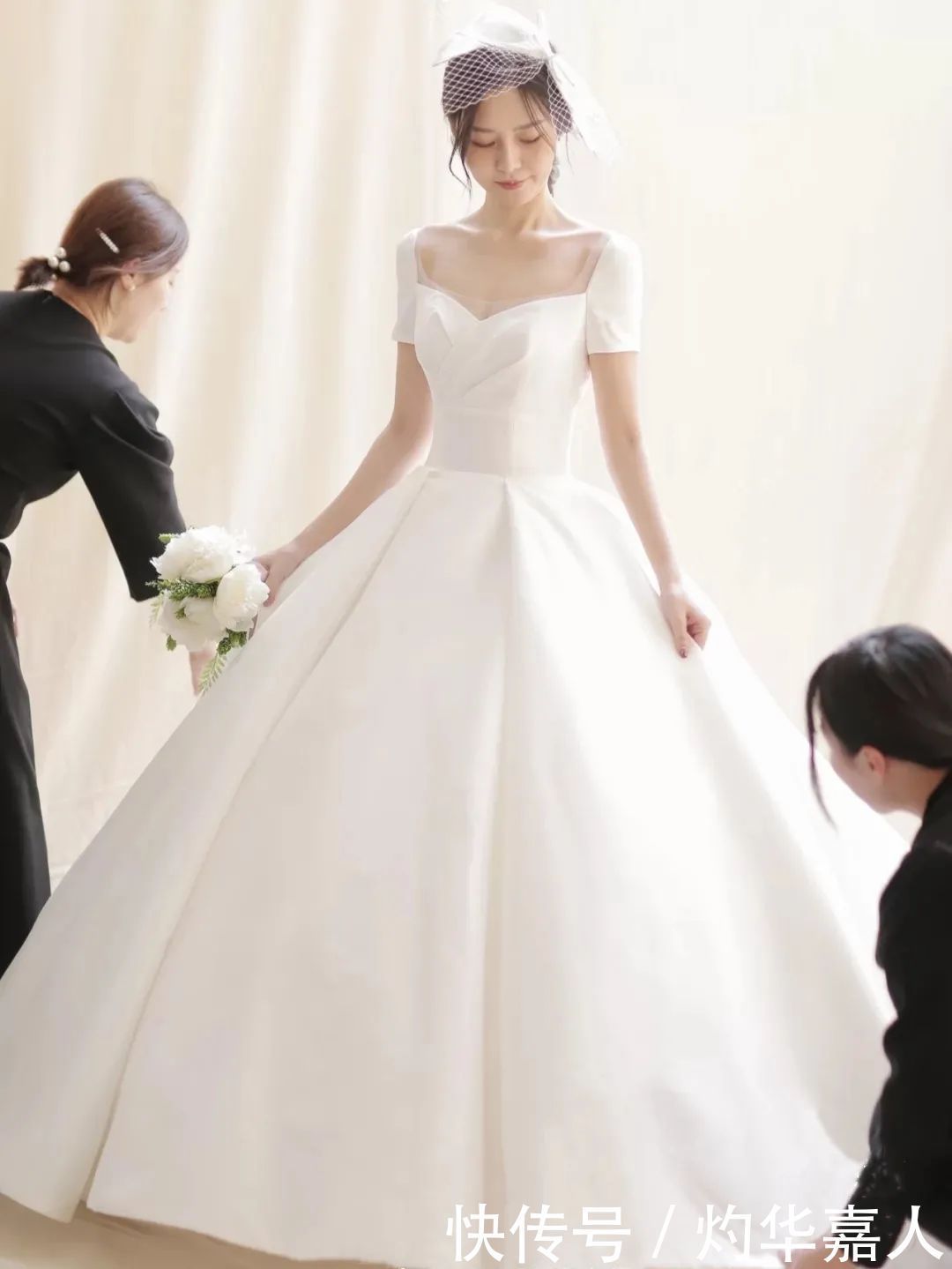 婚纱中的白月光丨那些气质女神都爱的缎面婚纱