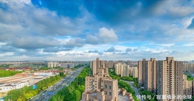 内行人|买房是选“老破小”还是“郊区新盘”内行人给出答案，幸好做对