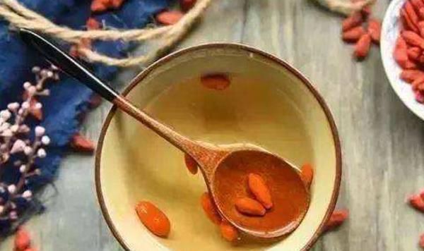 清热解毒|蒲公英和此物“天生一对”,连喝三天,肝脏更健康,口臭也没了