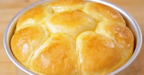 面粉别蒸馒头了，加3个鸡蛋，蓬松拉丝，孩子爱不释手，太香了