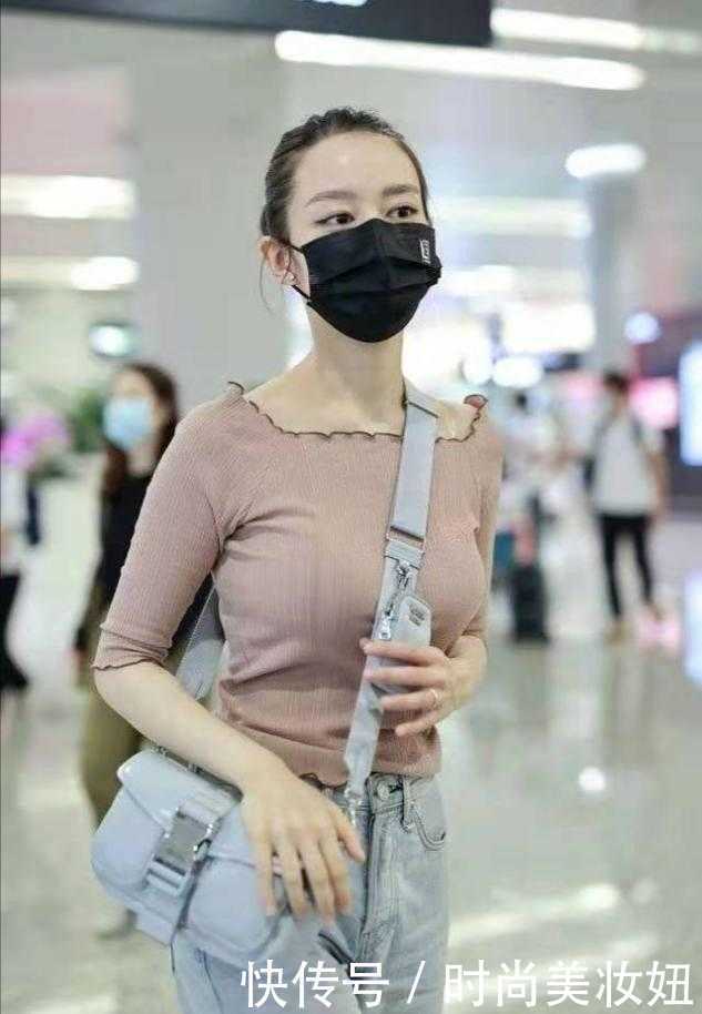 小姑娘|吉娜产后瘦太多了,穿紧身衣也撑不满,这身材比小姑娘还好