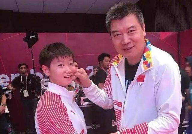 小魔王|5岁孙颖莎太可爱!小魔王扎着两个小揪揪,唇红齿白堪称美人坯子