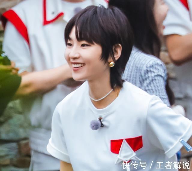 周笔畅 《奔跑吧》湖州路透,大家纷纷表示,谭松韵这个发量,李沁好白啊