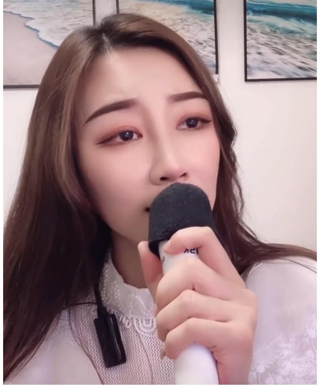 昔日超女直播唱歌外形大變難以辨認，15年前敗給尚雯婕未能進十強