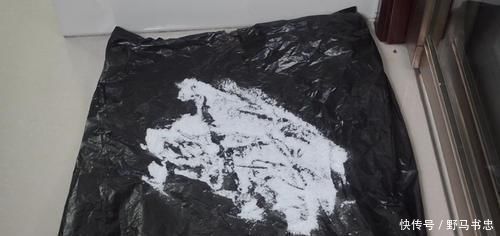 小苏打和白糖加在一起,作用太棒了,解决了很多家庭的烦恼,很实用