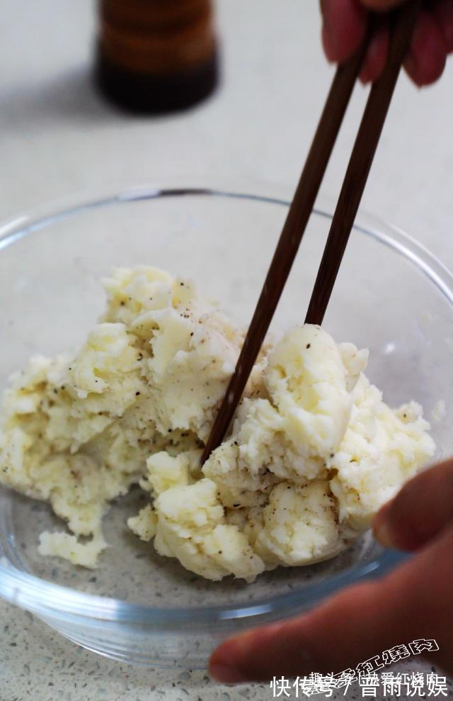 没想到山药和虾仁还能这么做,外酥里嫩不油腻,老人孩子特爱吃