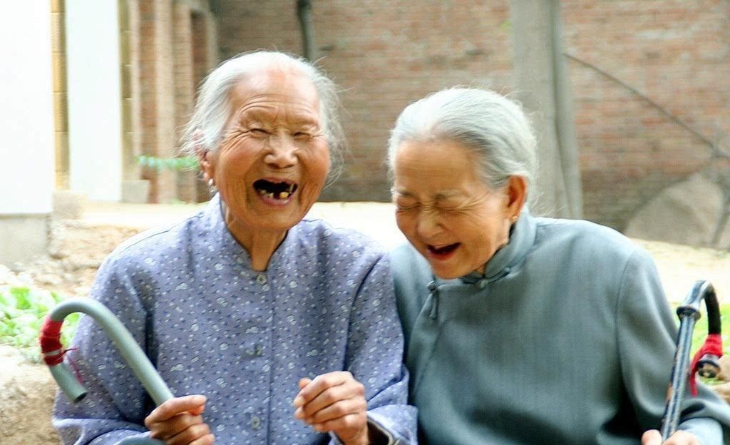 运动|104岁老人,平时抽烟喝酒不爱运动,细问其长寿秘诀从不做这事