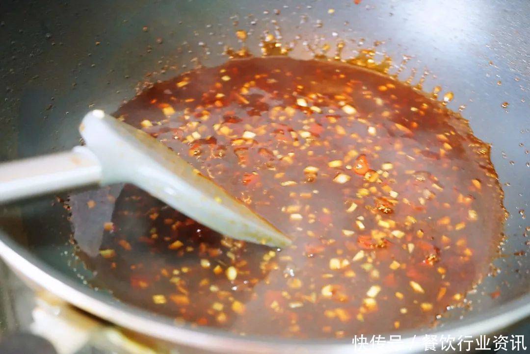 鱼香茄子|护肝清热又健脾,鱼香茄子煲,一份能下3碗饭,熬夜的人要多吃!