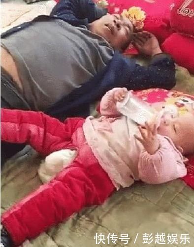 爷爷|爷爷给孙女喂奶后累的睡着,儿媳上传照片后,网友炸了接受不了