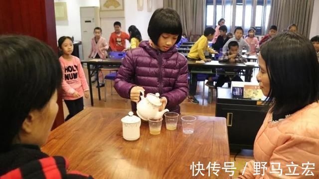 真人版|3兄弟爷爷与3胞胎孙女见面,6人面面相觑,网友:真人版套娃?