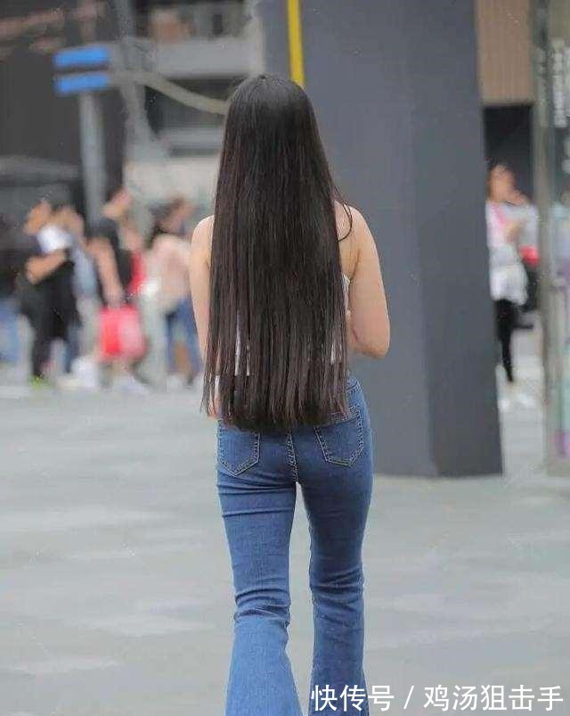 蕾丝 牛仔裤穿搭简约大气,减龄效果相当不错,舒适又带着点小精致!