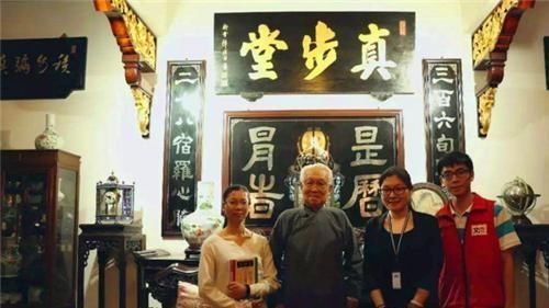 风水大师蔡伯励曾对李嘉诚说“你亡妻死得惨”,就得了200万