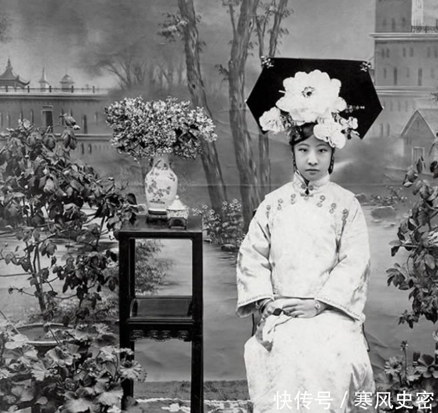 家族|晚清皇帝溥仪家族老照片:皇后婉容美丽惊艳,三妹漂亮有气质