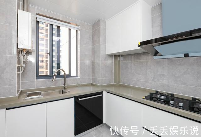 衣帽间|妻子灵机一动,非要在厨房两侧打柜子,起初不解,完工才知太高明