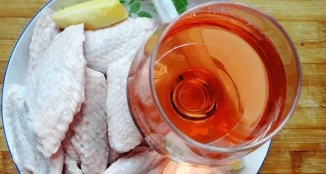 葡萄酒美容养颜又好喝,用来做鸡翅,味道绝了!