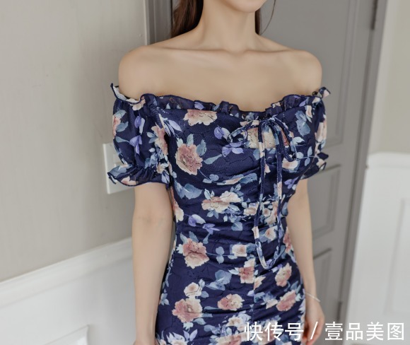 时尚搭配|女神孙允珠的时尚搭配:菖蒲青蓝琉璃水韵碎花鱼尾裙