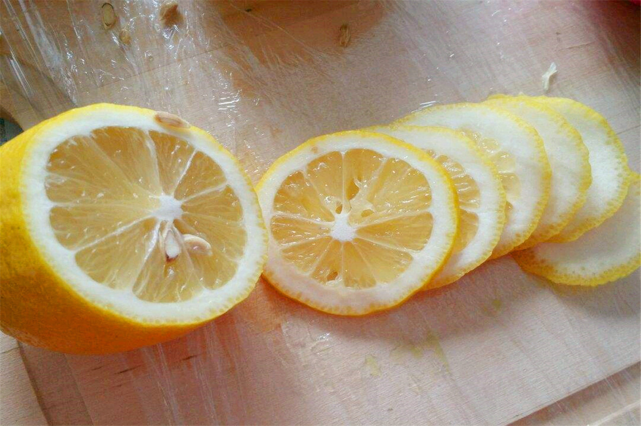 雌激素|女人别太节省，3种水果要常吃，补充雌激素，60岁不显老