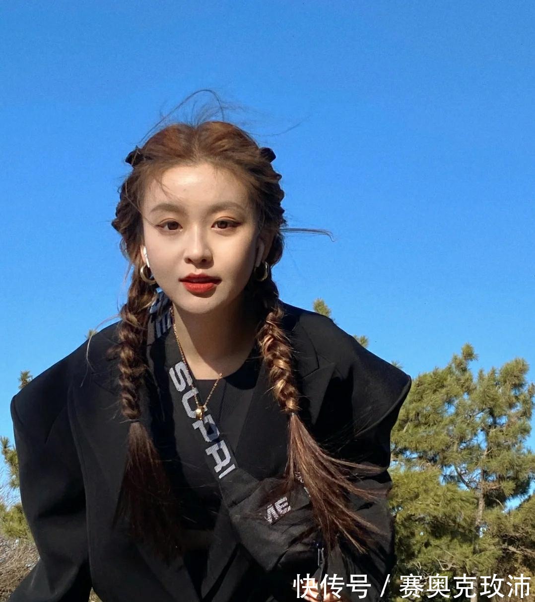 时尚|日常的时尚发型,高丸子头温柔甜美很有少女感,这款值得尝试