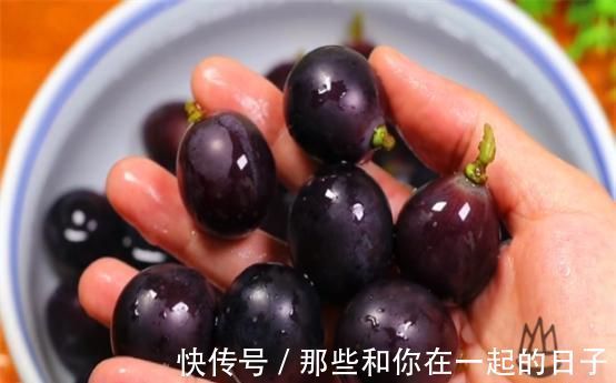 葡萄用盐和面粉洗,等于吃虫卵,教你一招,干净卫生脏东西都跑光