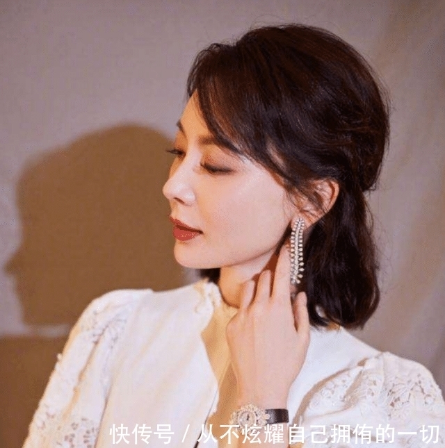 弧度|女人如果还没到60岁,这3款“大妈发型”尽量别留,会显老很多