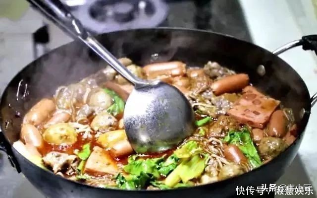  别再出去吃麻辣烫了，教你在家做，几步就上桌，又香又辣，超下饭