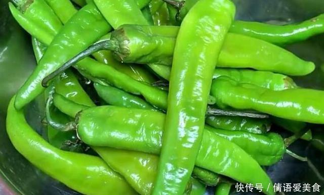 清洗干净|婆婆教我腌辣椒，不用水，不用油，酸辣爽口，2天就能吃