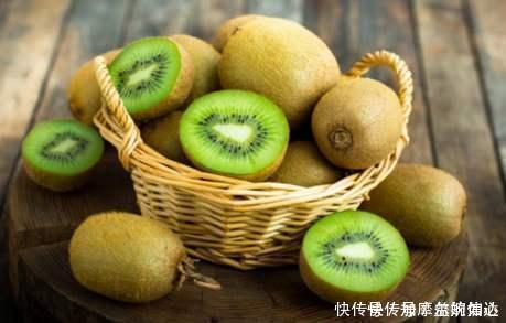 3种水果''伤胃不浅'',你若常吃,胃将''烂''得更快,劝趁早戒掉