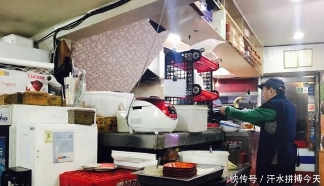 小店|韩国人的炸鸡啤酒到底长什么样,送泡菜这点国内小店可没学到