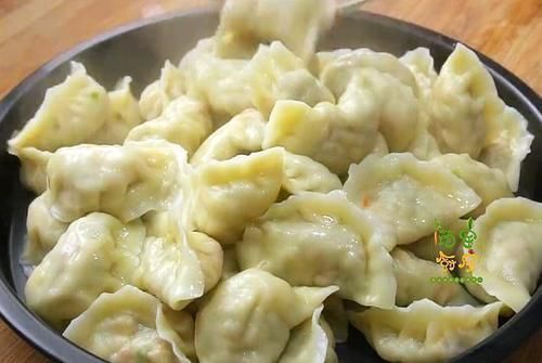 入秋后,这种饺子特好吃,皮薄馅鲜,好吃顶饱,怎么吃也不腻