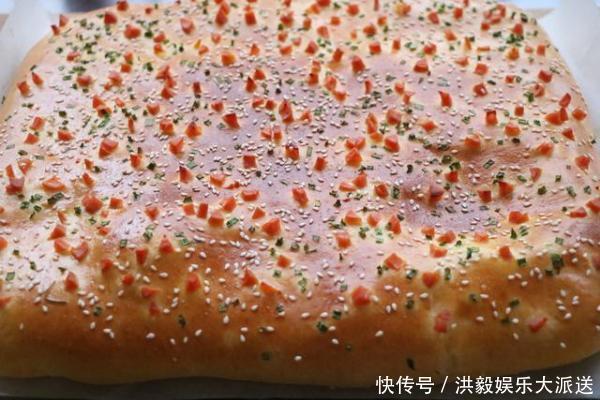 面粉别蒸馒头了,试试如此做,比面包好吃,出锅女儿一口气吃3块