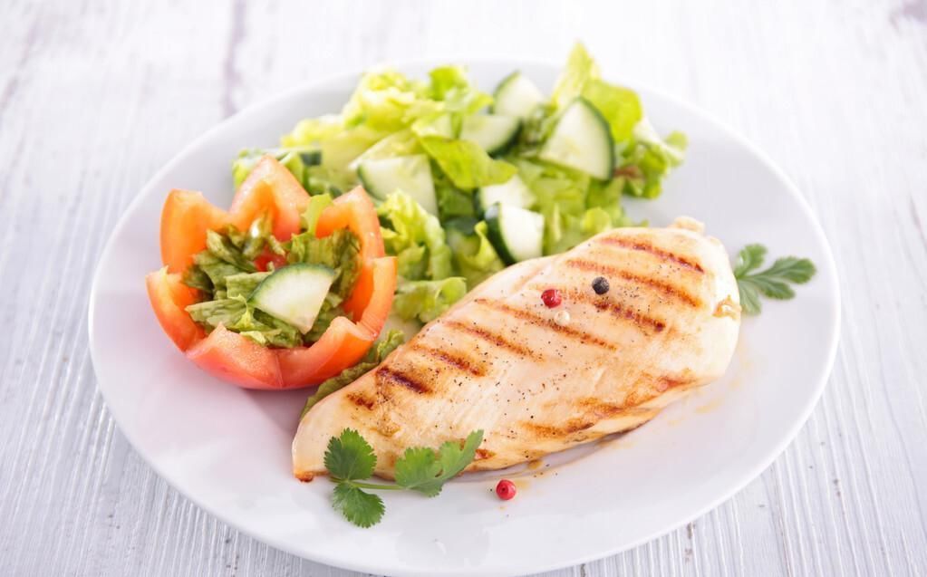 优质蛋白|想成为一位肌肉型男,你需要怎么做?从吃、睡、练三个方面入手