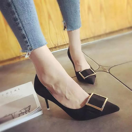 又到了露美脚的春天，8款高跟鞋真的美翻了，尤其最后一款绑带的
