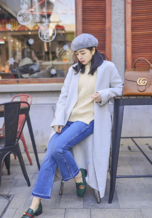 下半身 突然火了一种穿法叫“牛仔裤+乐福鞋”,时髦显瘦有气场,谁穿谁美