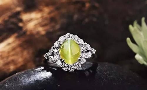 结婚是一生最幸福的过程，结婚周年礼物也是一件值得期待的