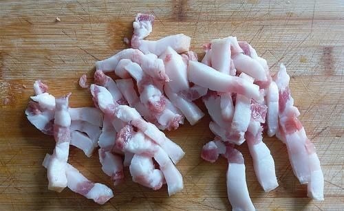 钙是番茄12倍，通便解毒除口臭，和五花肉一炒，香嫩爽脆超下饭