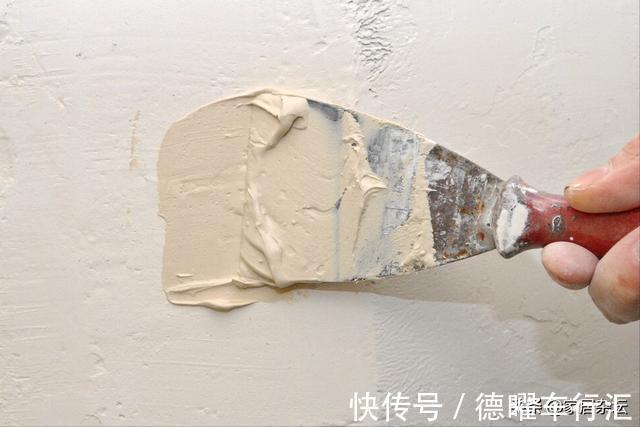 家装|刮腻子的工人说腻子里面要加胶水,真的是这样吗?有何猫腻?