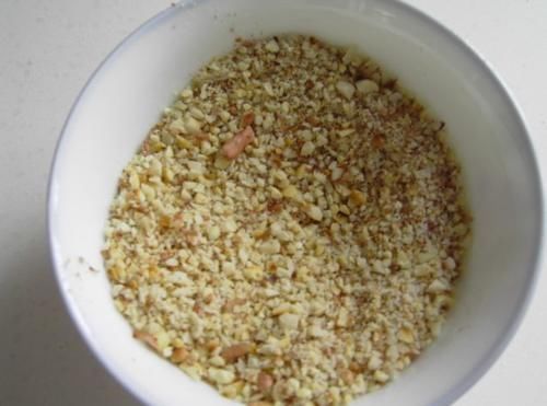 花生全身都是宝，丢在盆里，解决了太多养花难题！