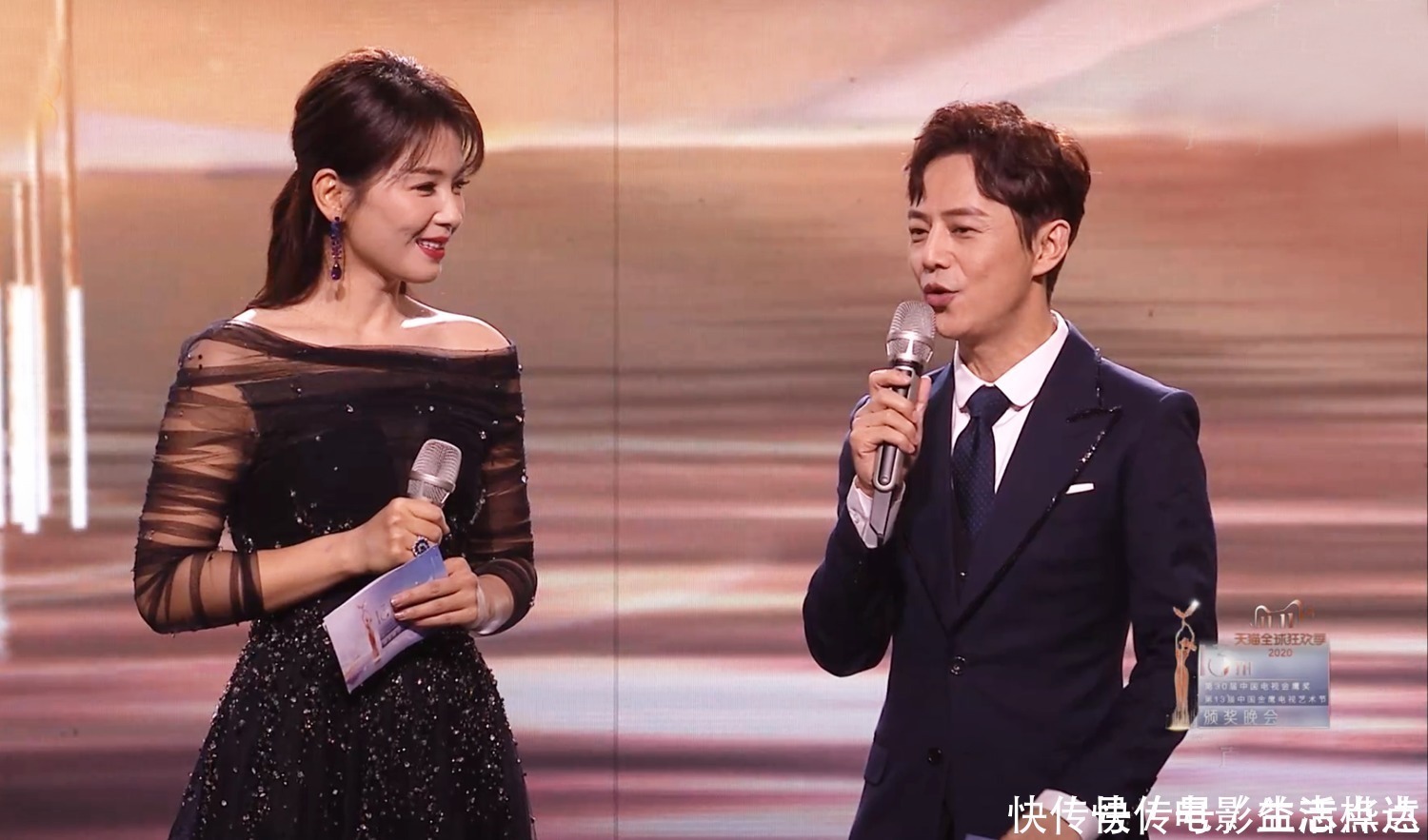 金鹰节颁奖晚会翻车不断,宋茜撇嘴,倪萍