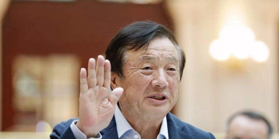 任正非|脱掉袜子,率先跳进泥坑里推车!任正非以身示范:老板就该打头阵