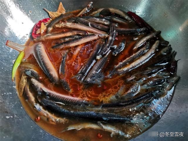 这个鱼被赞为“水中人参”，教你东北做法，不煎不炸，鲜嫩可口