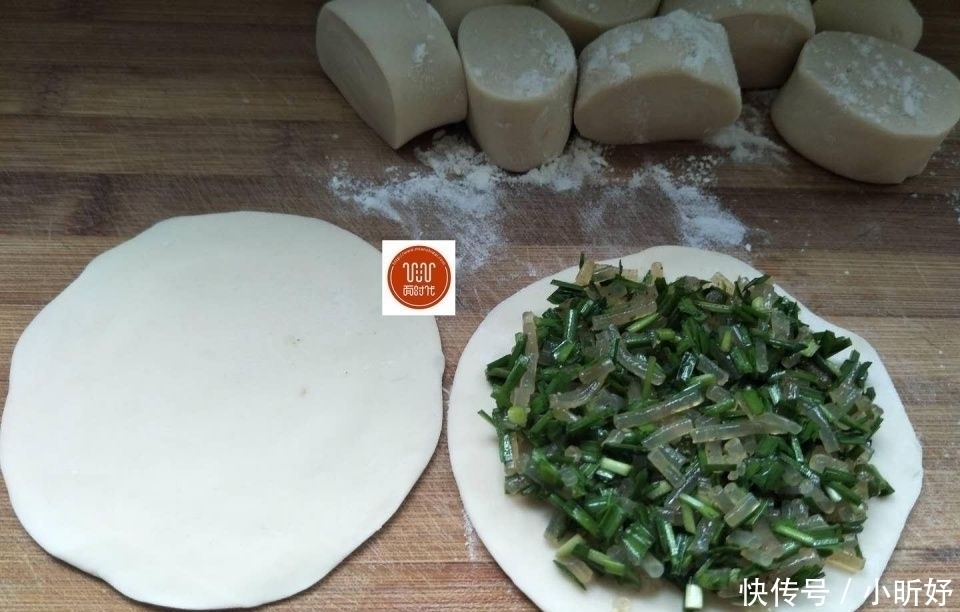  做韭菜盒子，教你一招，外酥内鲜，好吃不腻，简单又美味