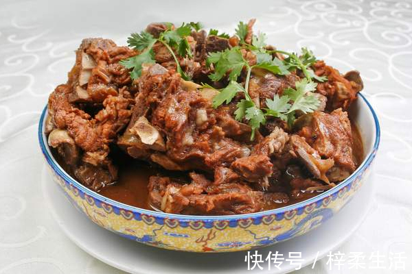 黄栀子|酱大骨在家也能做,大厨教你饭店不外传的秘方,酱香浓郁香烂入味