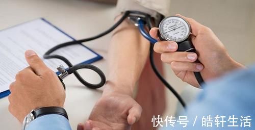 稳定血压|芹菜和它煮是高血压的“克星”，每天吃一点，稳定血压还你健康