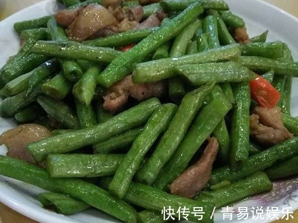 第一次带女朋友回农村老家，妈妈做4个菜招待，不料却换来分手