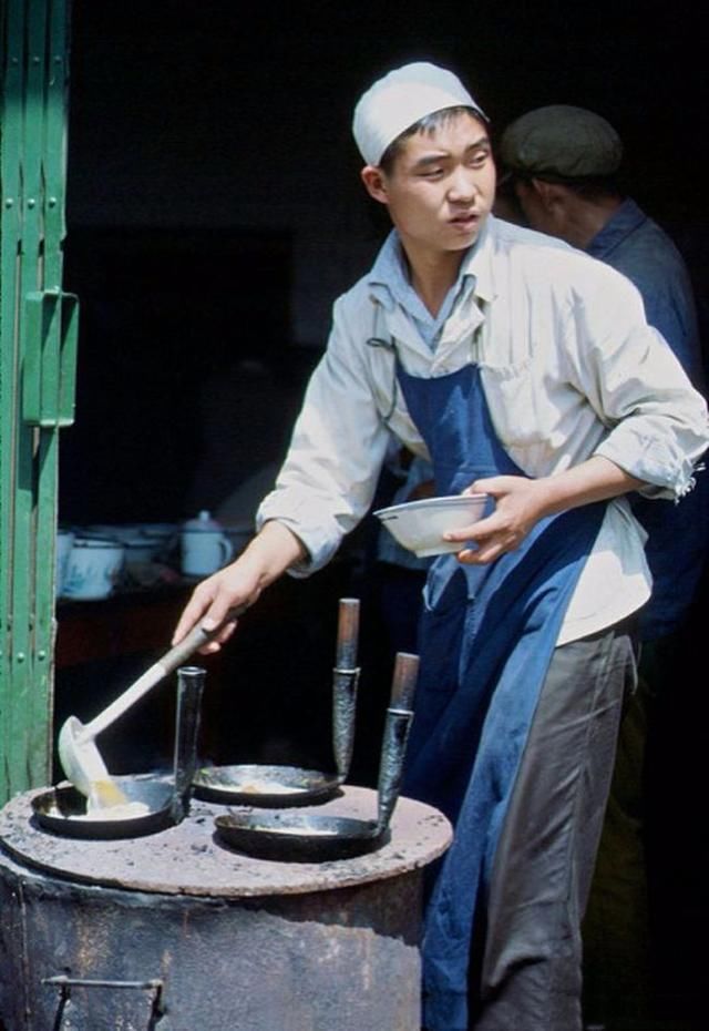  饭馆|老照片：30年前的街头小饭馆，回味无穷的美食，难以忘却的味道