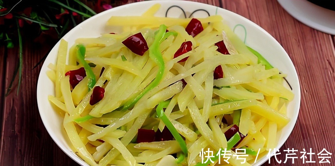 年薪38万大厨做“酸辣土豆丝”，操作手法超牛，放醋顺序是关键