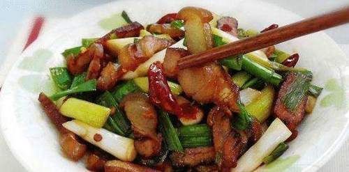 新鲜肉|炒腊肉时,不要切了就炒,牢记3个技巧,腊肉吃着香,口感好