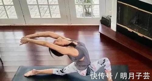 iii|瑜伽站立劈腿操练,如许循规蹈矩进来,实在不难