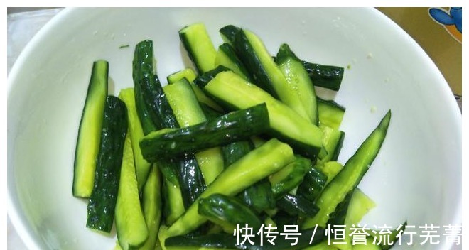 妈妈|妈妈用了10多年的腌黄瓜方法，详细做法教会你，清脆爽口，嘎嘣！